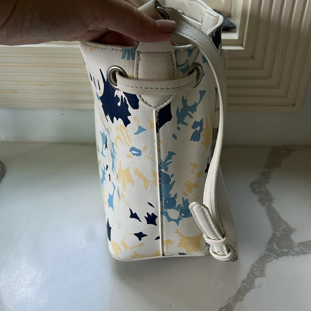 Chaps Ralph Lauren Stylish White and Blue floral Women's Bag - Picture 9 of 10